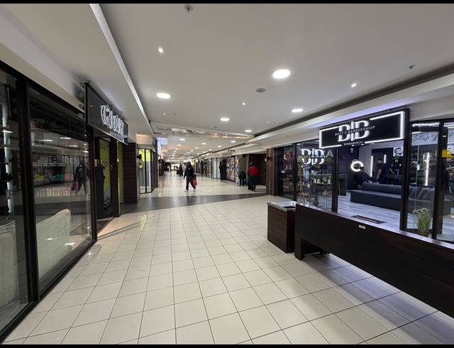 166M² BUILDING TO LET IN RONDEBOSCH